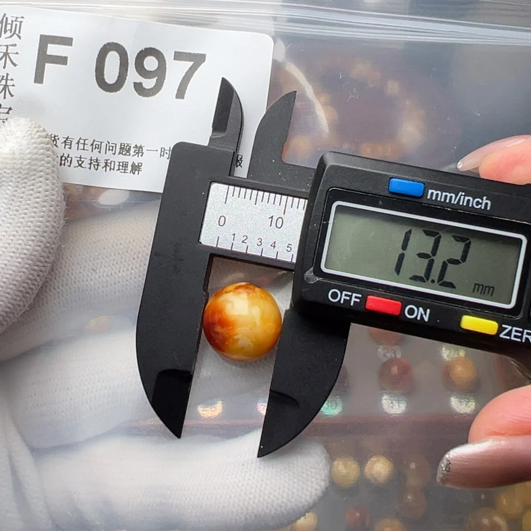 琥珀裸石未镶嵌琥珀裸石未镶嵌微瑕