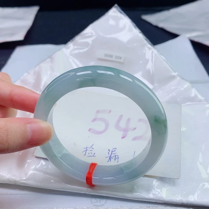 翡翠未镶嵌手镯圈口5556