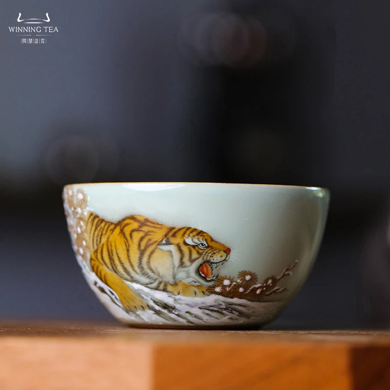 问鼎鼎峰柴窑天青观月杯（雪松卧虎）