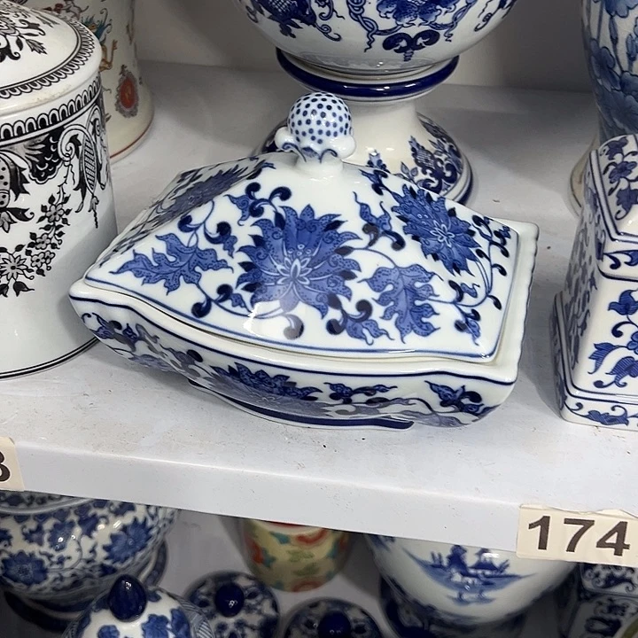 摆件青花瓷手工手绘高温釉下彩家居摆件，收纳盒首饰盒糖果盒