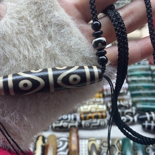 李***白玛瑙/玉髓未镶嵌颈饰