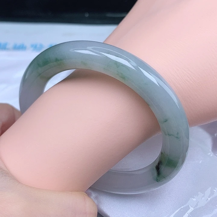 未镶嵌手镯（圆镯）翡翠天然