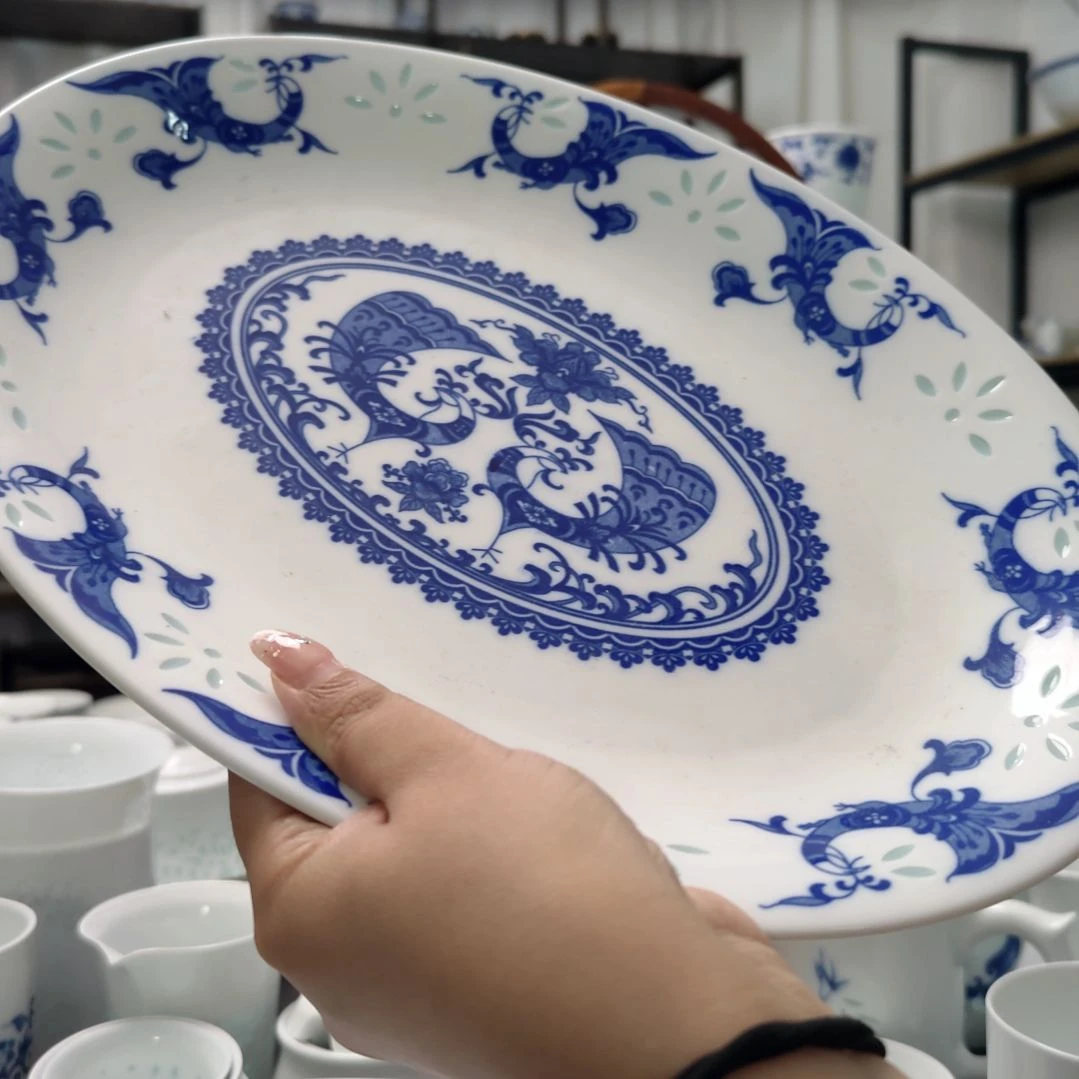 瓷孔雀12寸大鱼盘一个