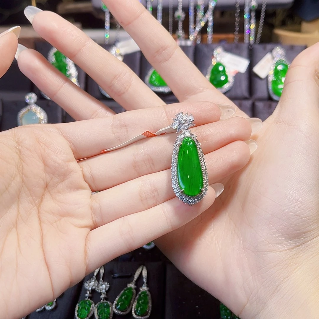 翡翠银S925镶嵌颈饰兜****?福瓜