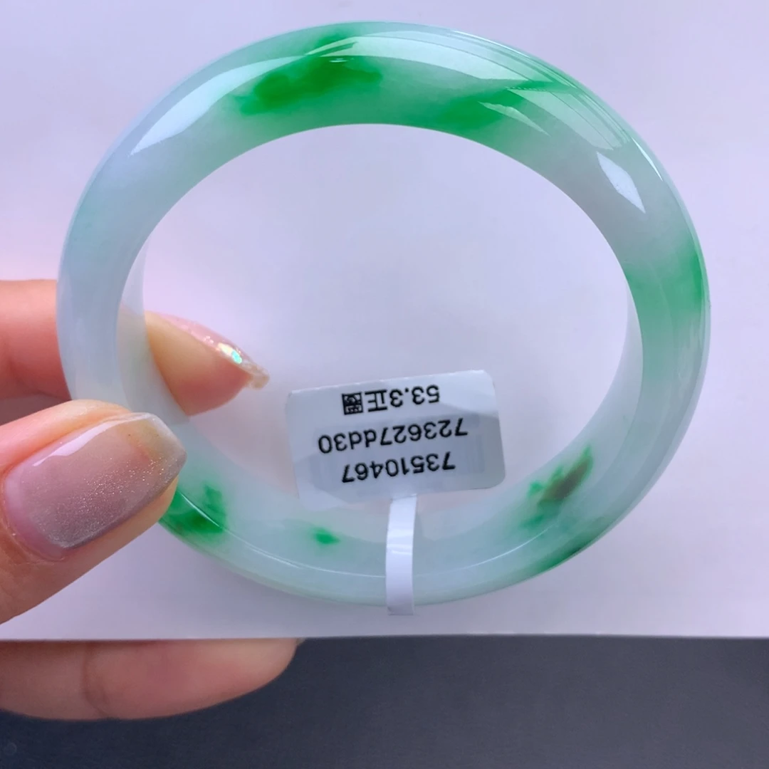 翡翠未镶嵌手镯细糯化白底飘翠手镯（细纹）