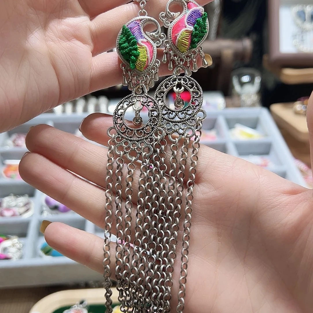 织绣手工苗银耳环