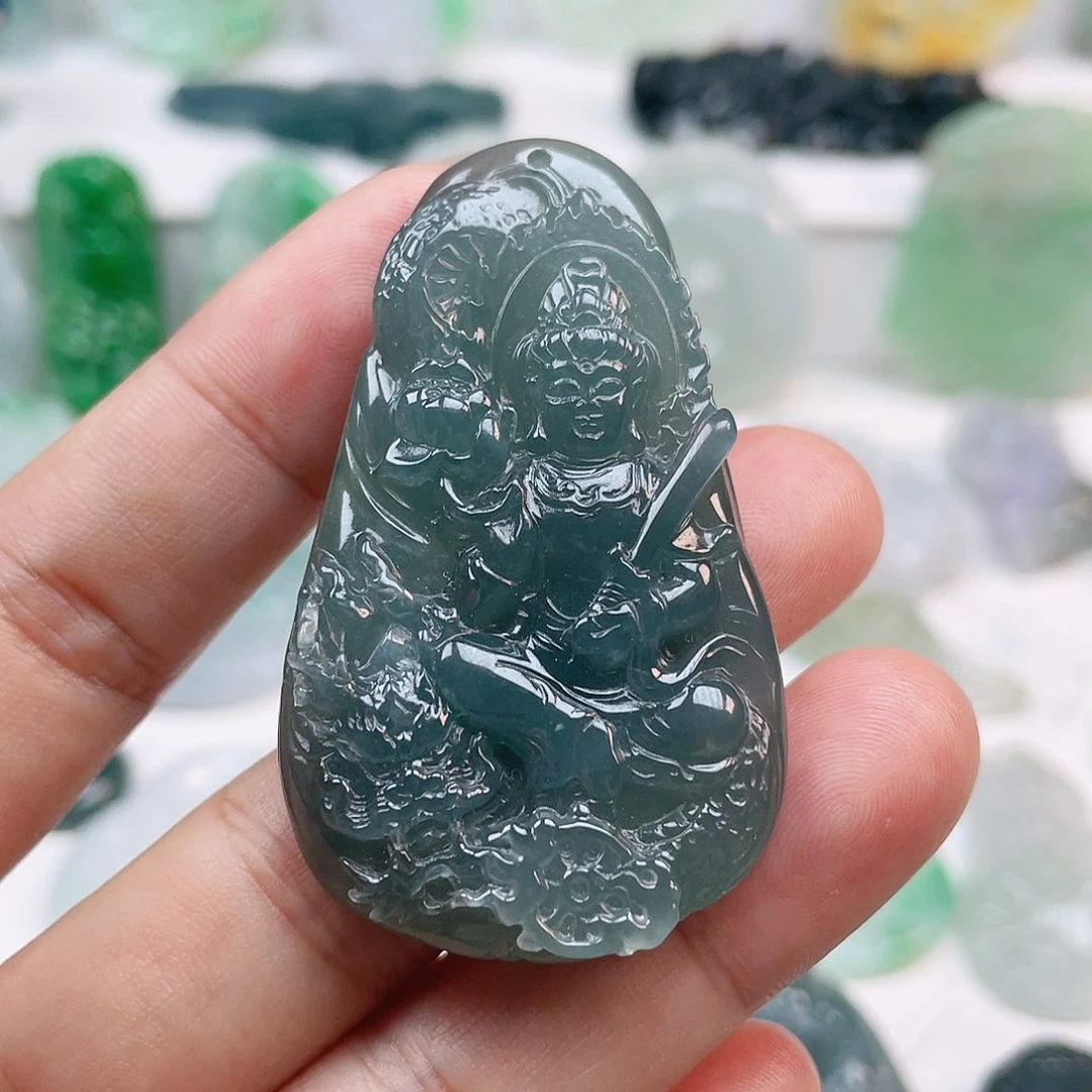 翡翠颈饰未镶嵌虚空