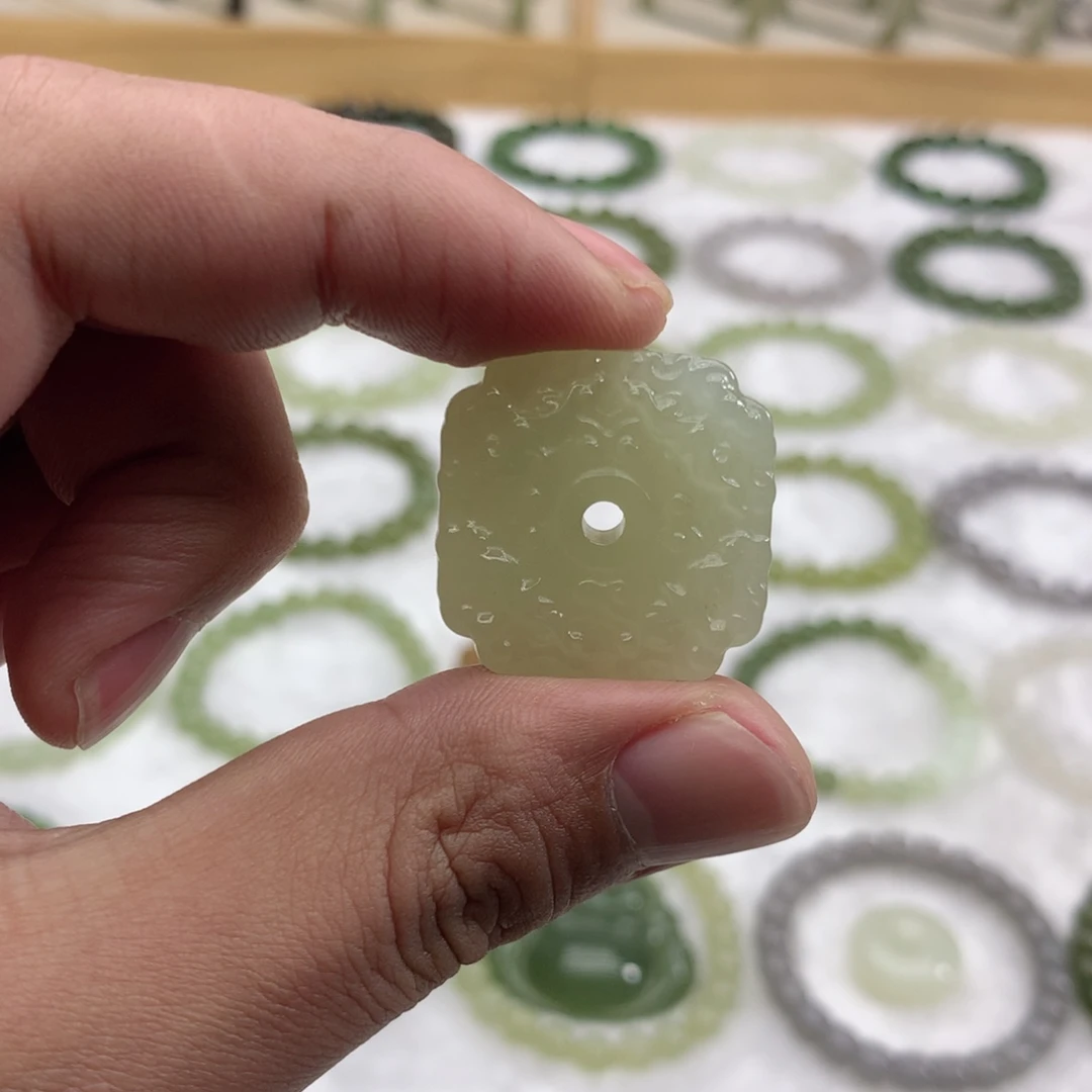 和田玉未镶嵌吊坠(赠链)冰晴水方扣