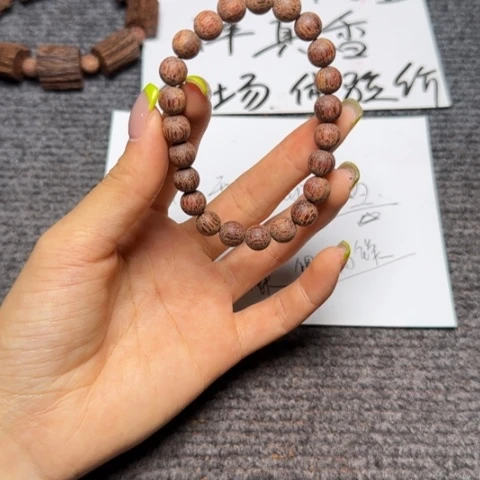 藤类降真香白油圆珠0.8单圈手串