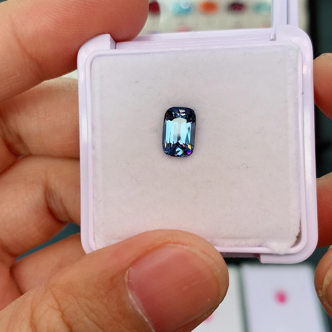 尖晶石裸石未镶嵌1.77克拉蓝尖晶