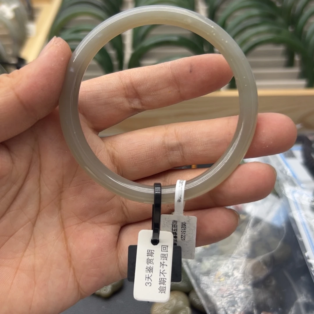 和田玉手镯未镶嵌57,4圈围92