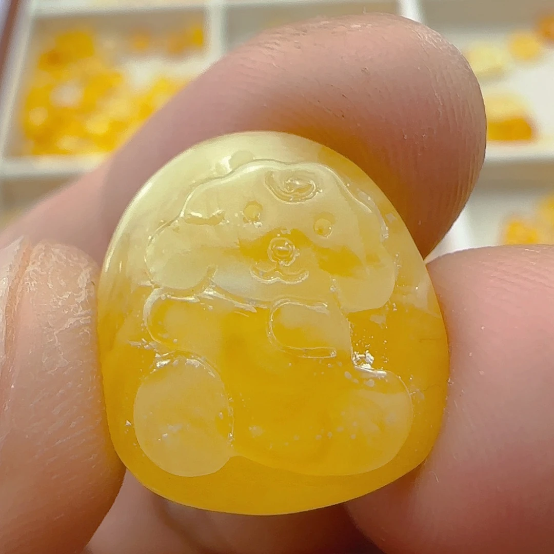 未镶嵌琥珀珠宝奇石微粉俄料小狗