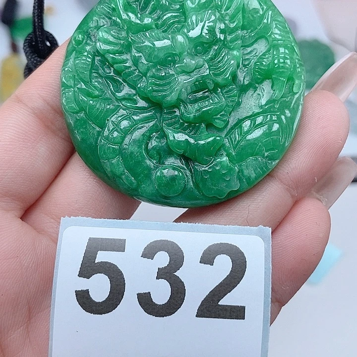 翡翠颈饰未镶嵌吊坠