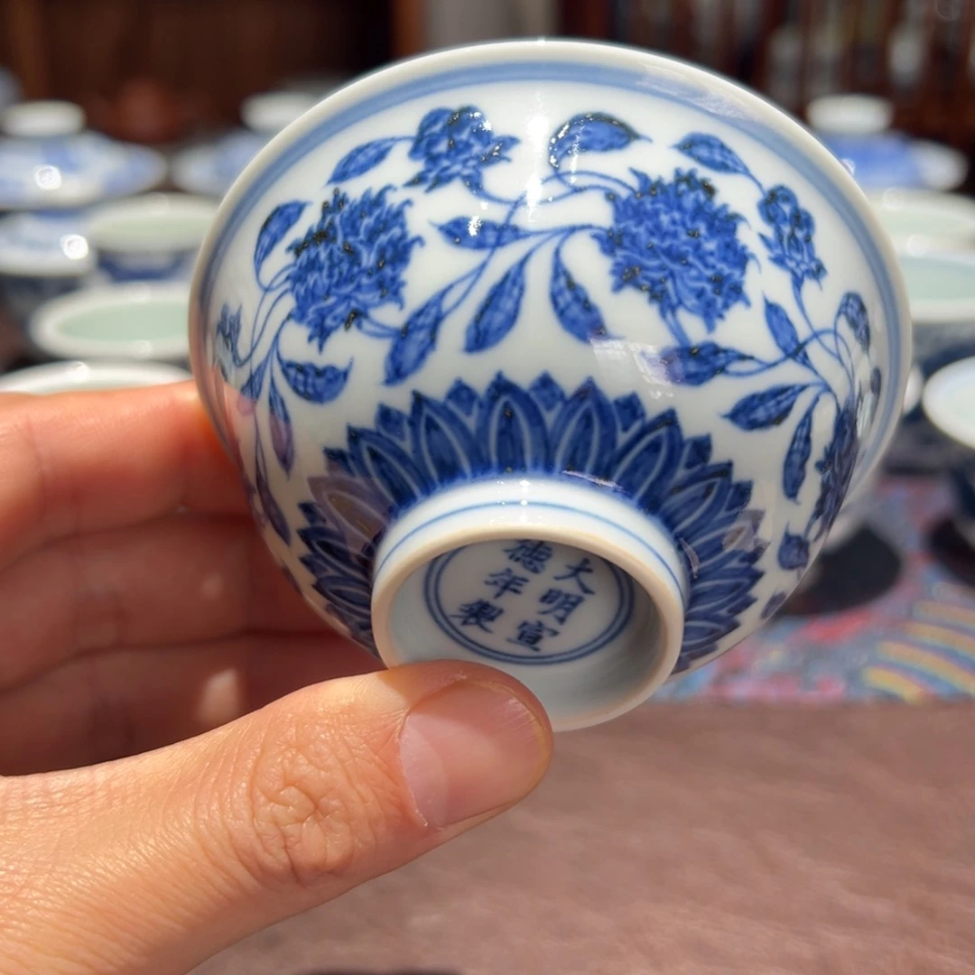 杯青花缠枝花卉撇口杯主人杯口径约9.2厘米