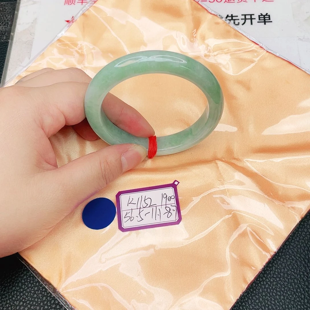 翡翠手镯未镶嵌缅甸天然翡翠