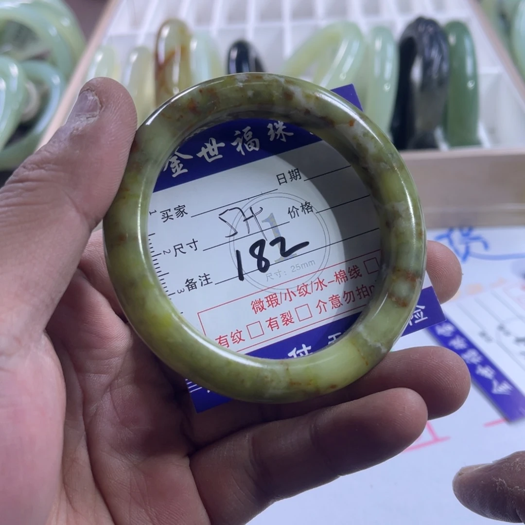 蛇纹石玉未镶嵌手镯