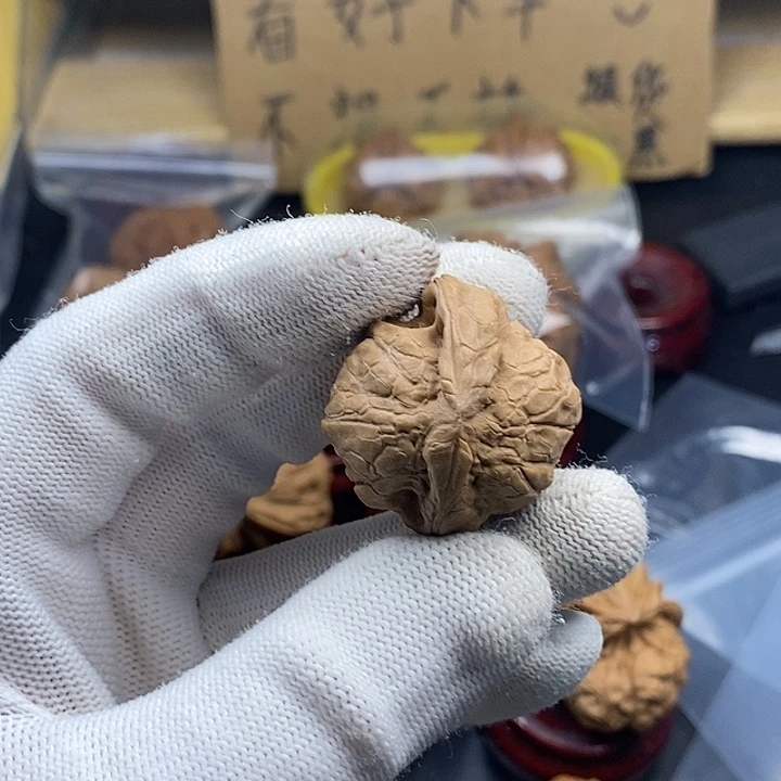 飞***觉吊坠文玩核桃瑕疵不退不换