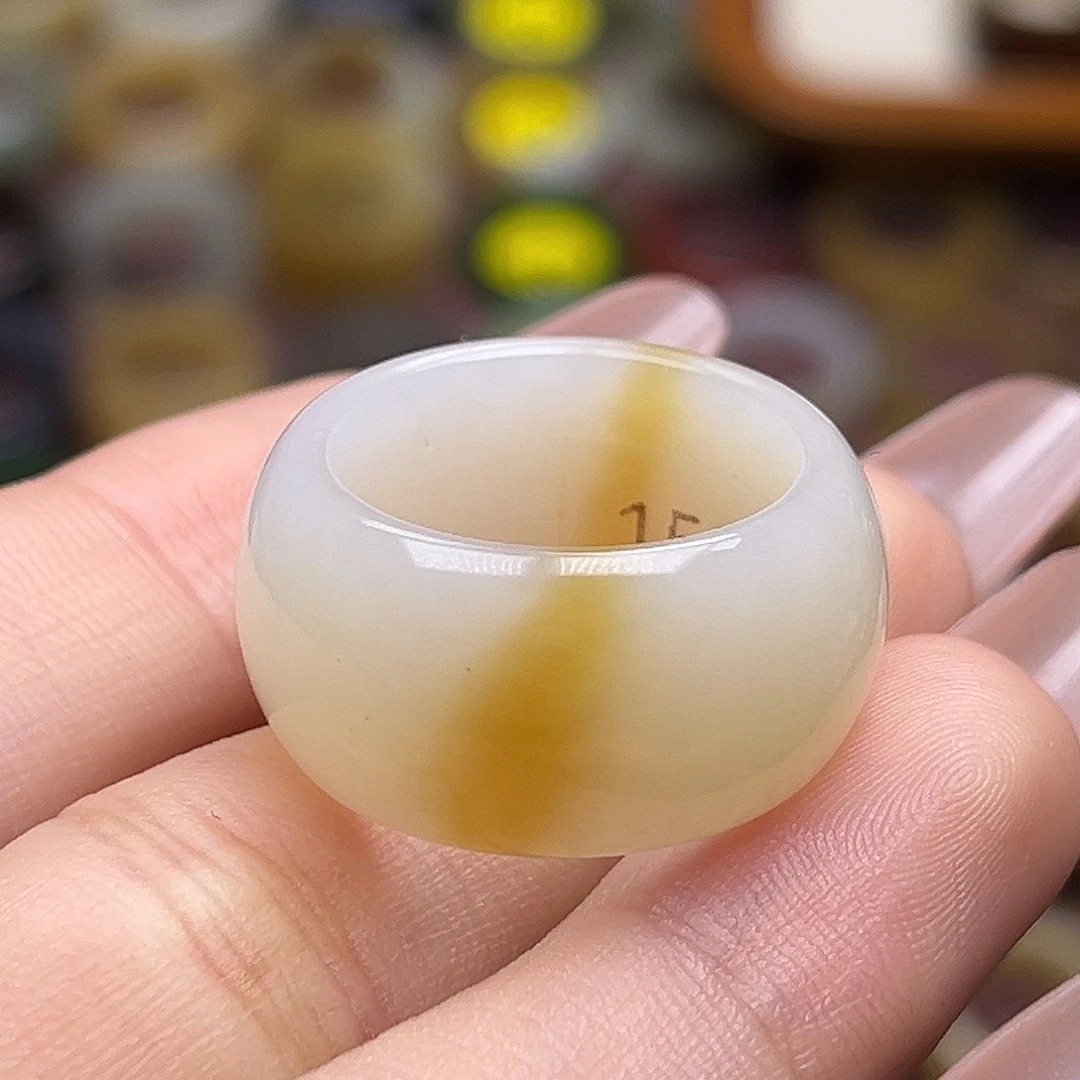 和田玉未镶嵌戒指17.4糖白一线天