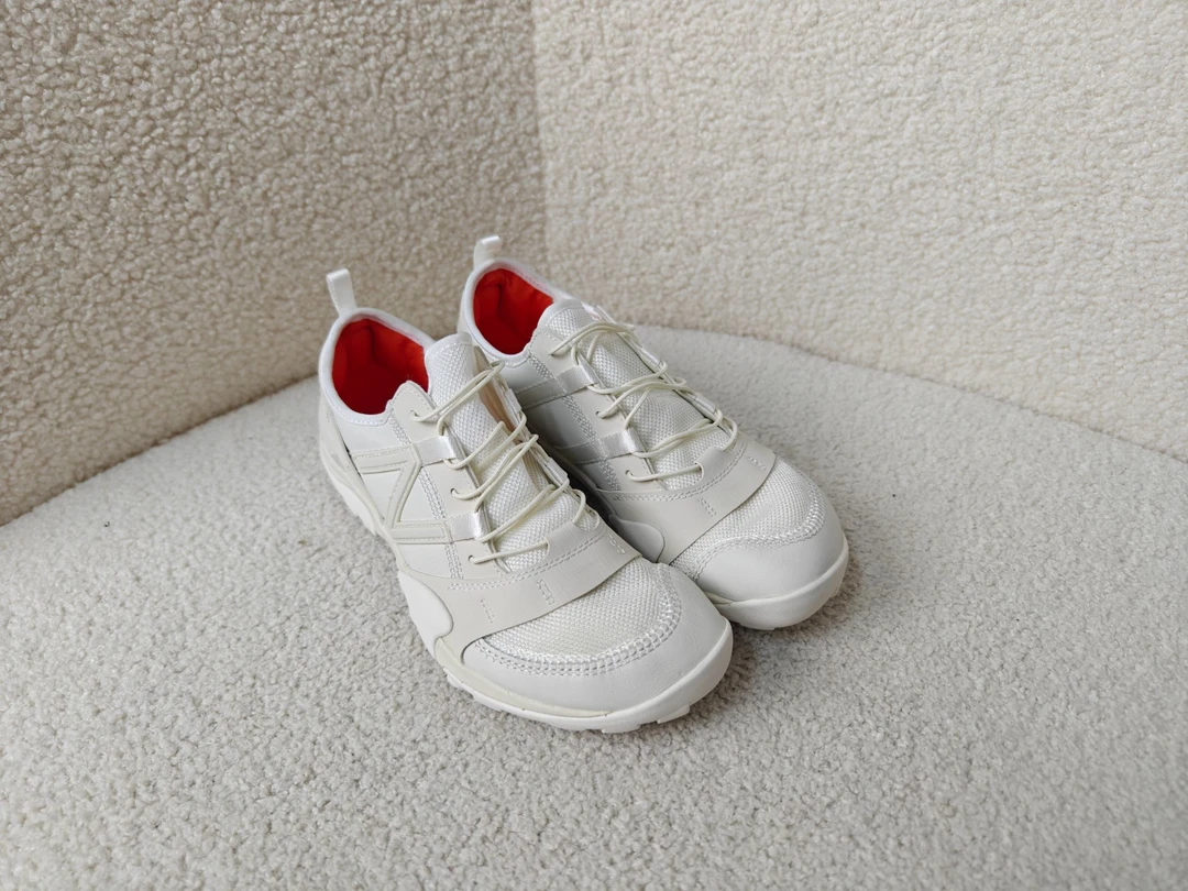 老王甄选 时尚百搭运动舒适透气女士休闲鞋