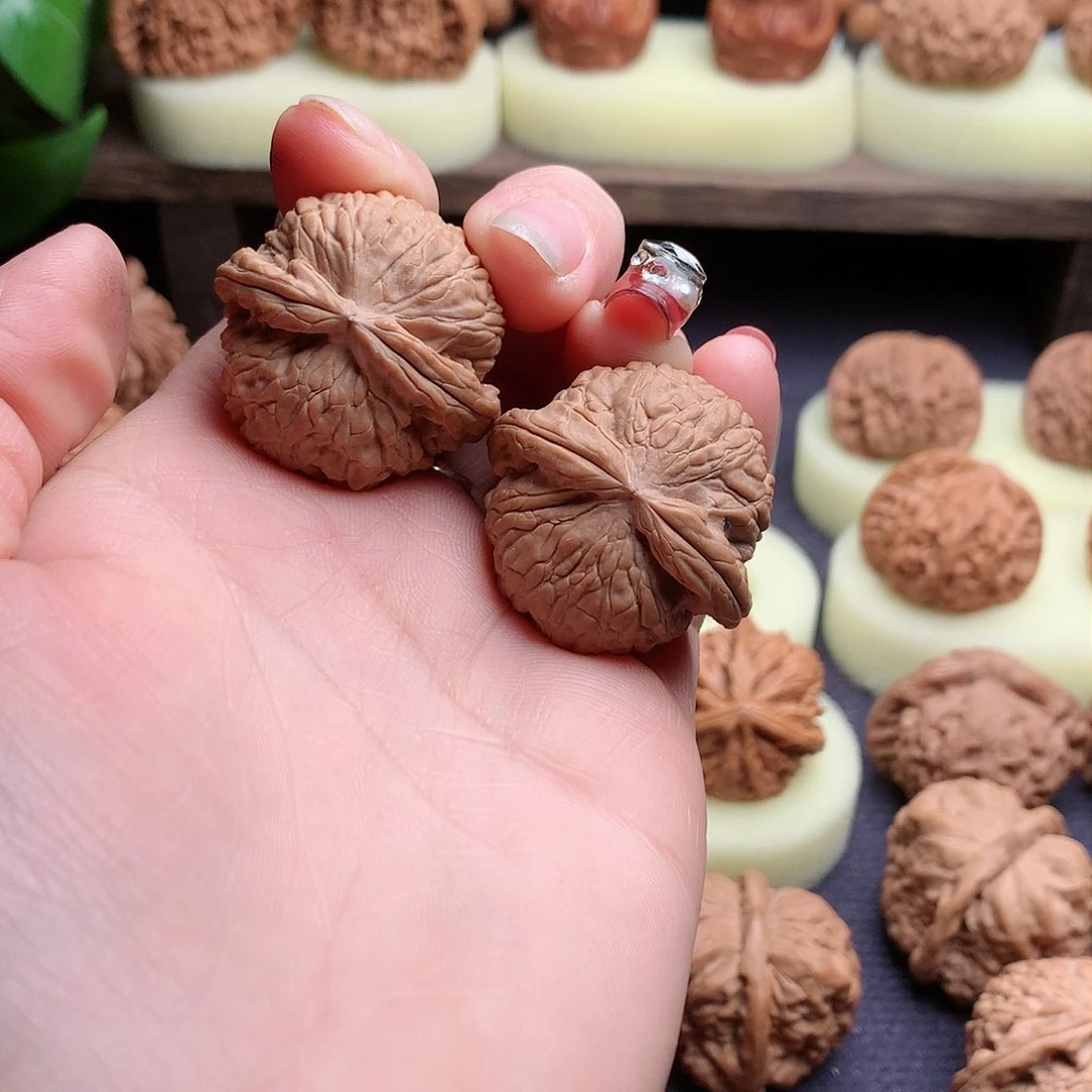 【闪购商品】文玩核桃吊坠全品球白白狮子手捻33