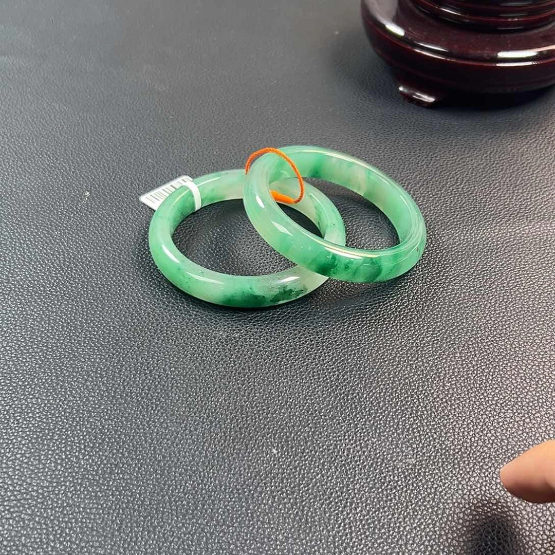 未镶嵌手镯翡翠多样性