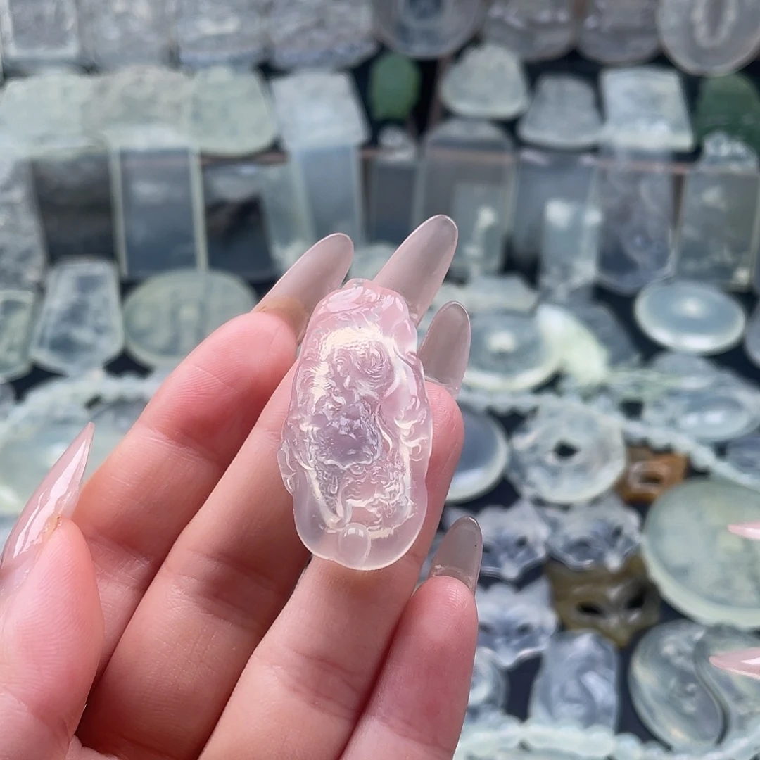 岫玉未镶嵌颈饰龙牌