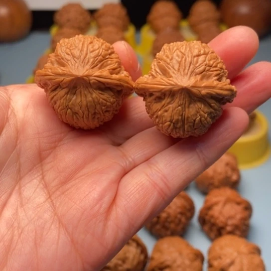 吊坠文玩核桃红宝石精对 33