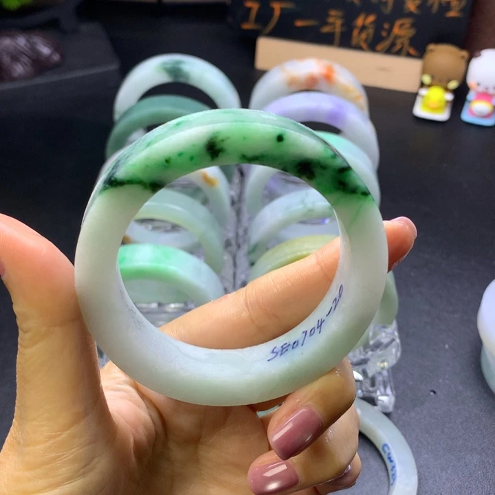 芯****定制翡翠未镶嵌手镯