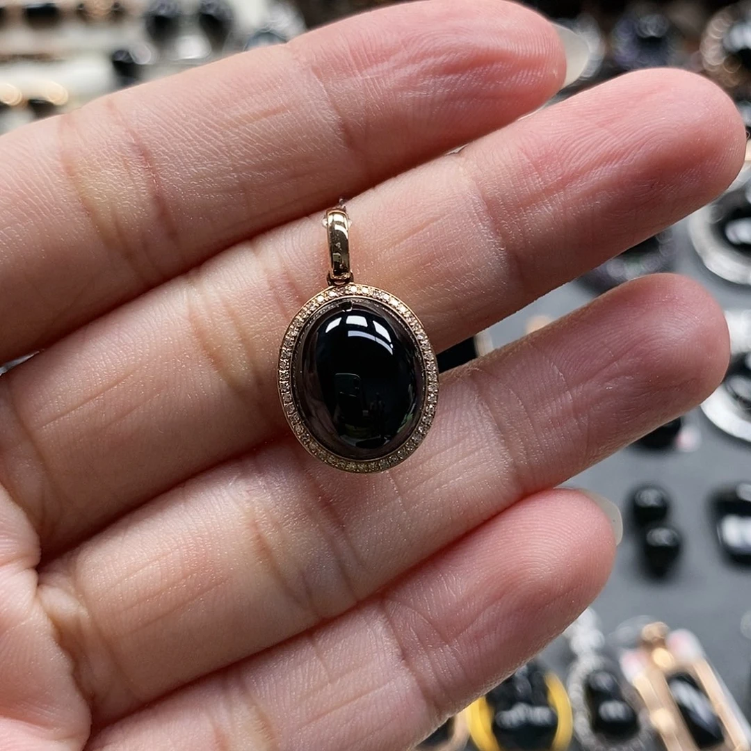 翡翠18K金镶嵌颈饰墨翠