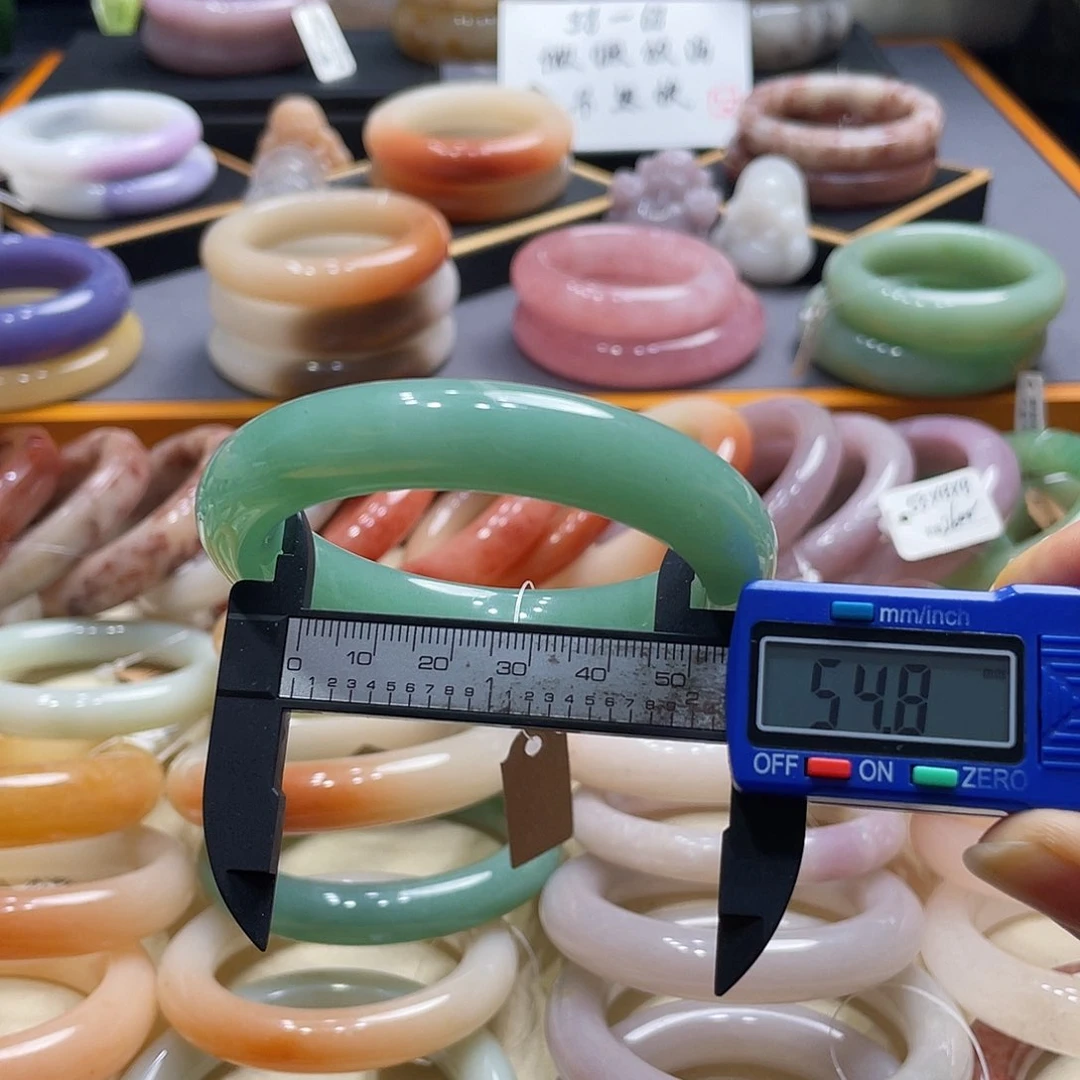 未镶嵌手镯石英岩玉