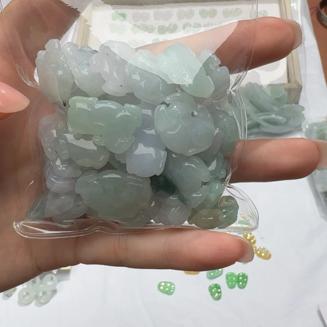 未镶嵌挂件翡翠福利1个，不包邮，拍邮费发货