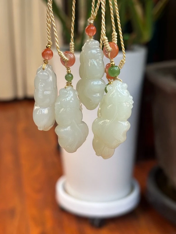 2627和田玉金鱼吊坠多样性发其一约33*18*10.6