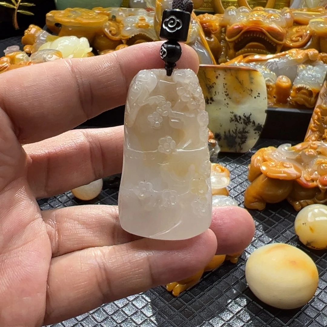 石英质玉未镶嵌颈饰