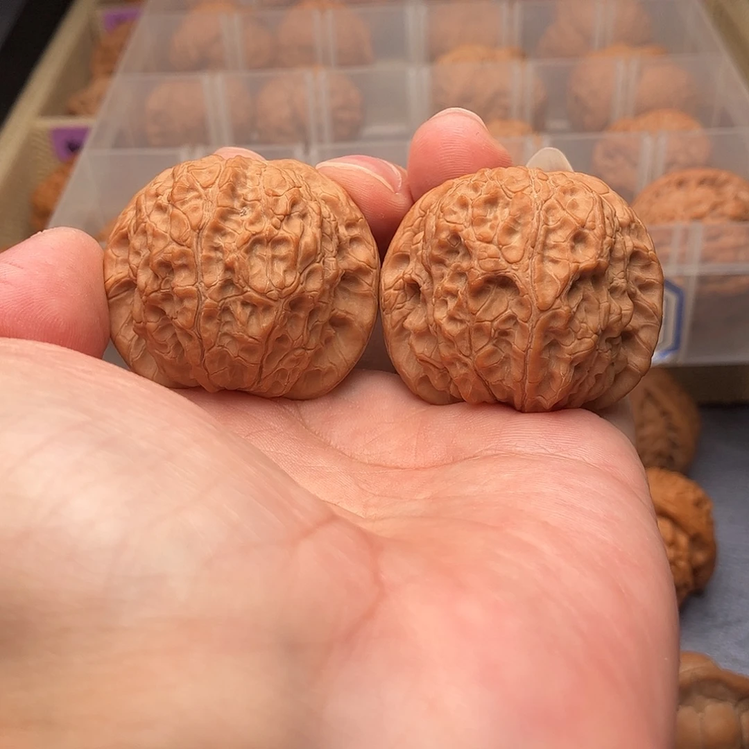 开***板文玩核桃把件血麒麟