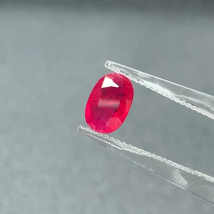 红宝石裸石1.93ct缅甸抹谷鸽血红红宝石8.61*5.77*3.63