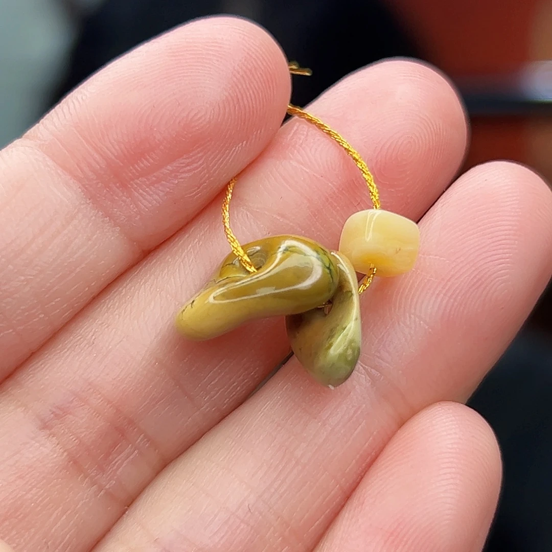 蜜蜡未镶嵌珠宝奇石