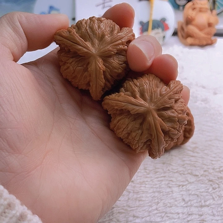 吊坠文玩核桃在*上三棱