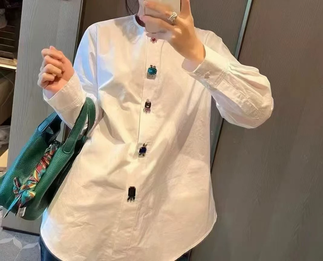 366 不一样扣后标刺绣花朵白衬衣