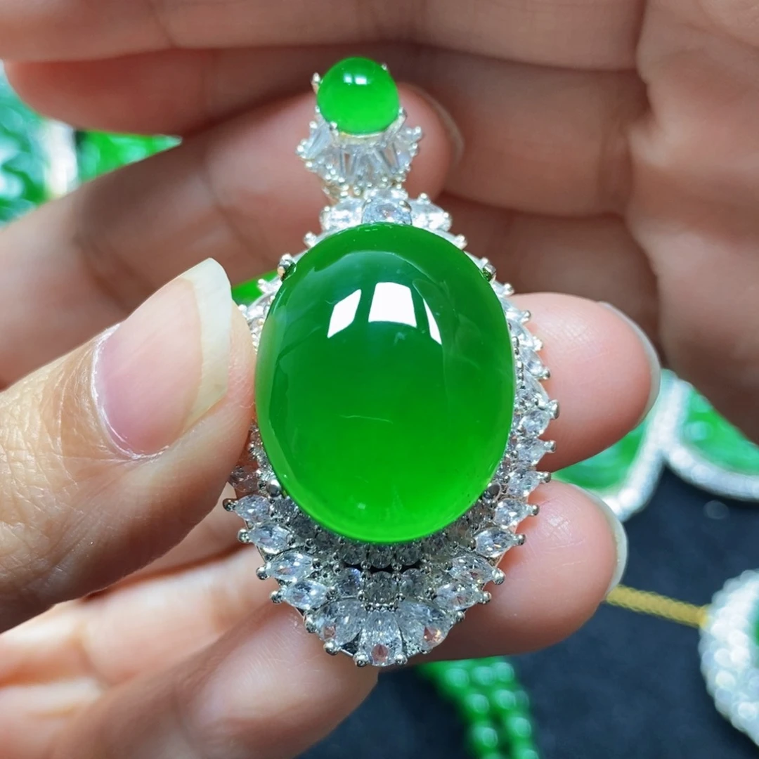 翡翠颈饰未镶嵌天然翡翠