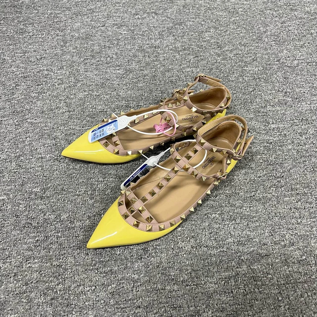99新 Valentino/华伦天奴 华伦天奴 黄色铆钉鞋39码