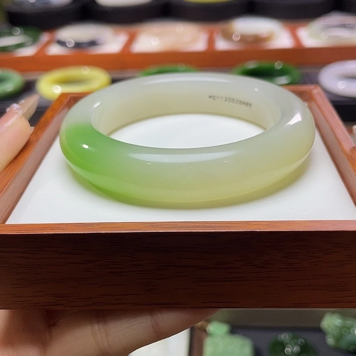 和田玉手镯56未镶嵌