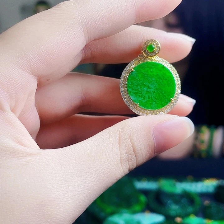 翡翠银S925镶嵌颈饰多样性