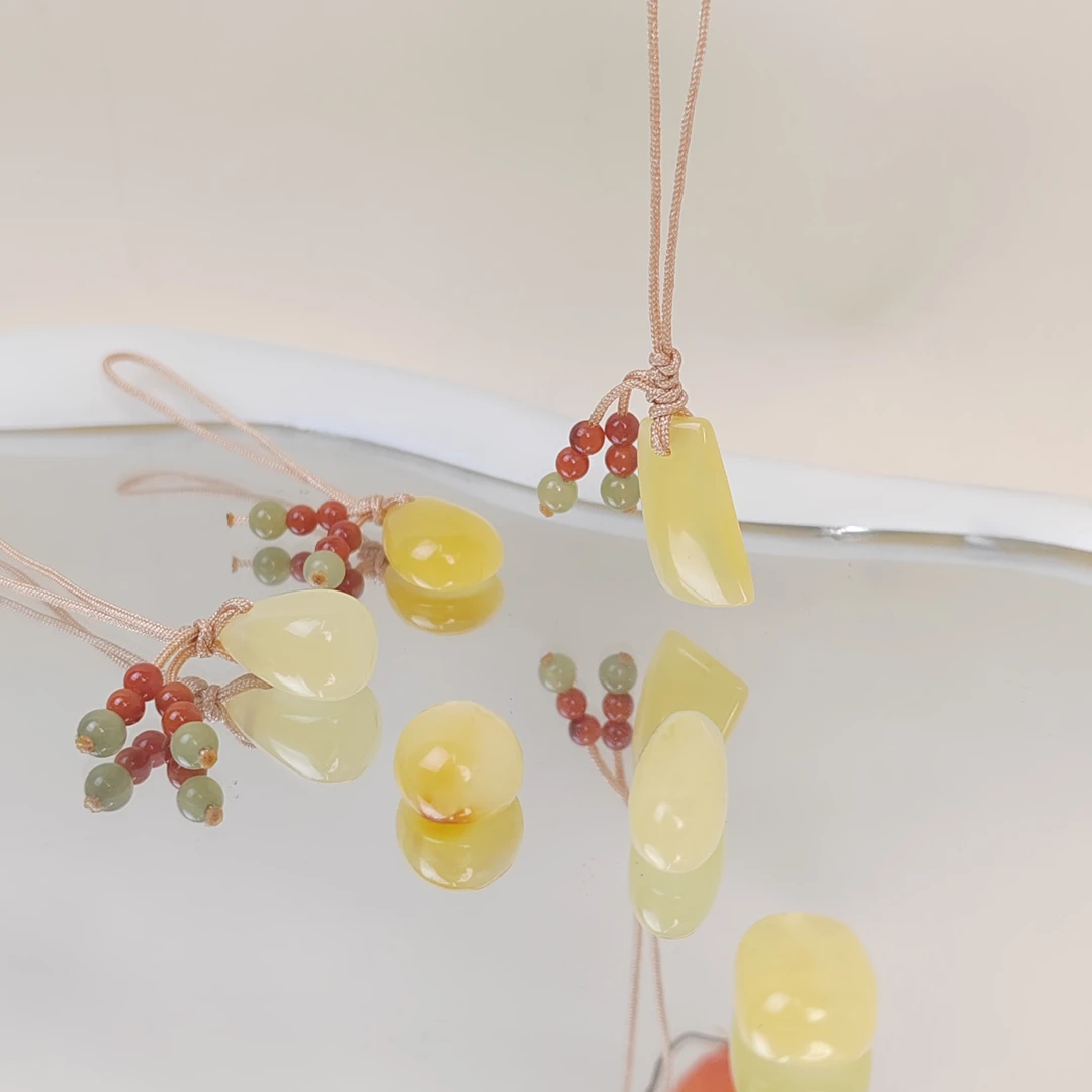 宠粉福利 蜜蜡小挂件（多样性随机发货）