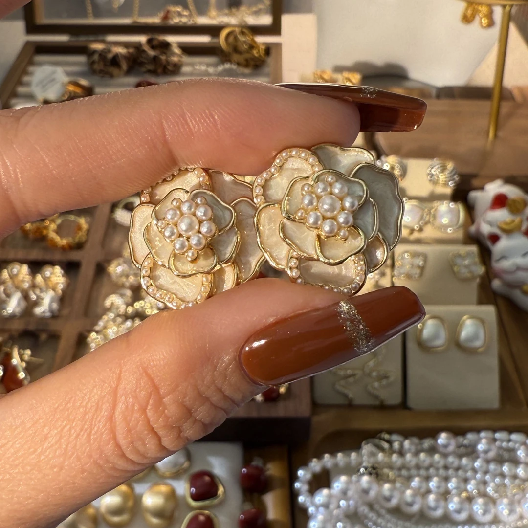 铜合金珐琅耳饰 《白色恋人》白色山茶花女神温柔气质耳环