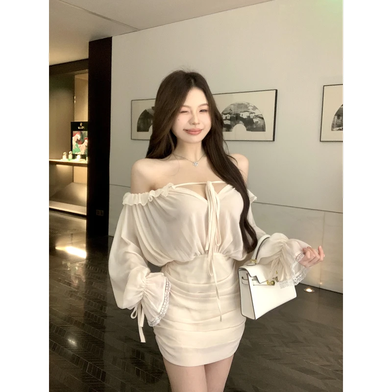 纯欲气质一字肩荷叶边长袖连衣裙女夏季绝美气质褶皱收腰包臀短裙