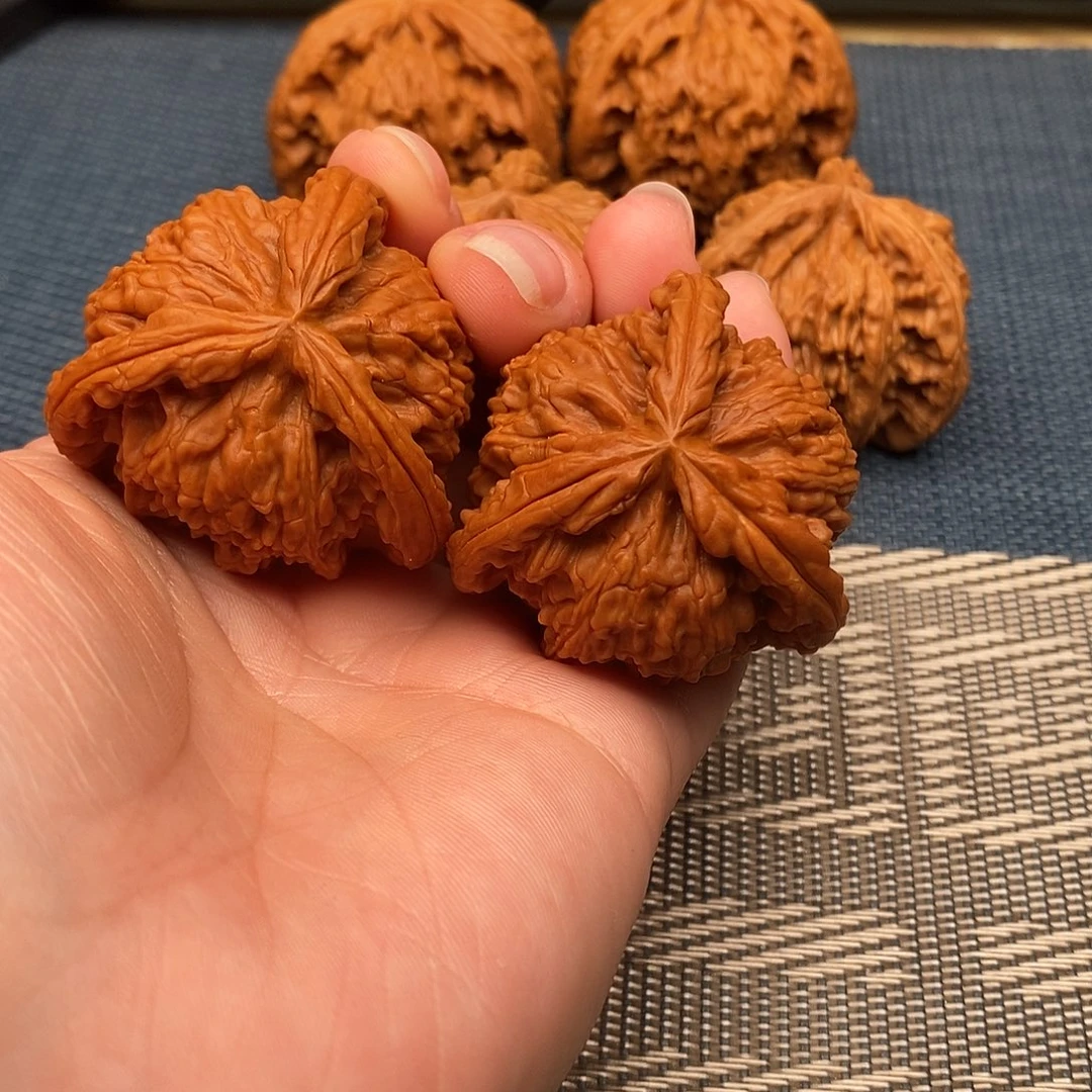 国***斌文玩核桃吊坠三棱