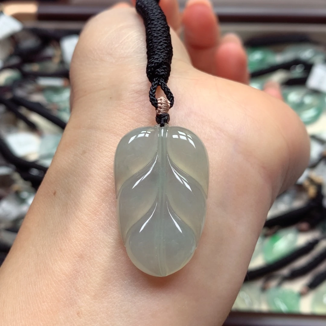 翡翠未镶嵌颈饰叶子