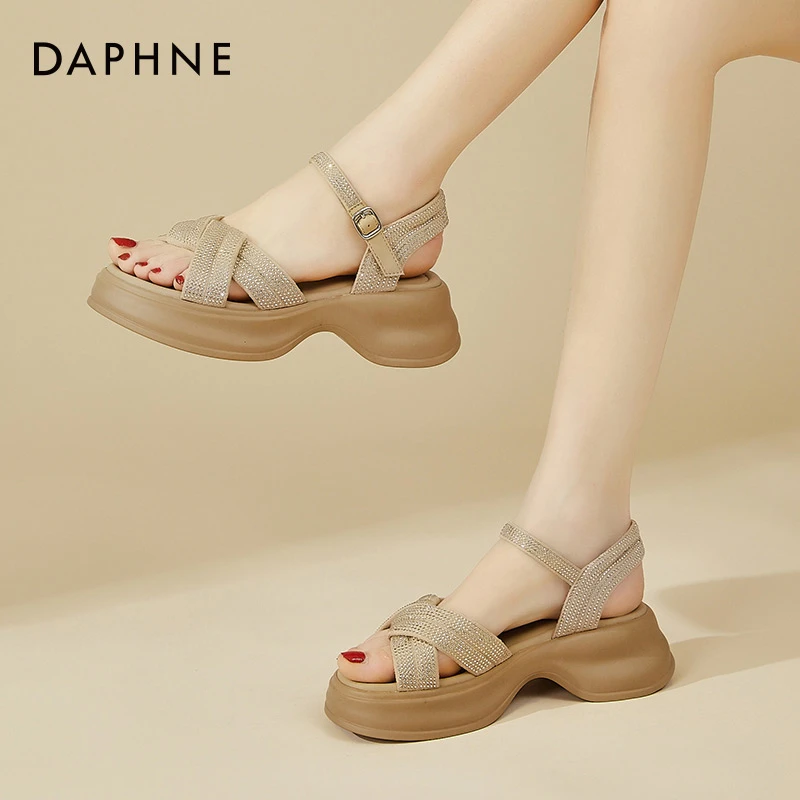 达芙妮厚底凉鞋2025夏季新款软底外穿沙滩鞋女士露趾一字带松糕鞋