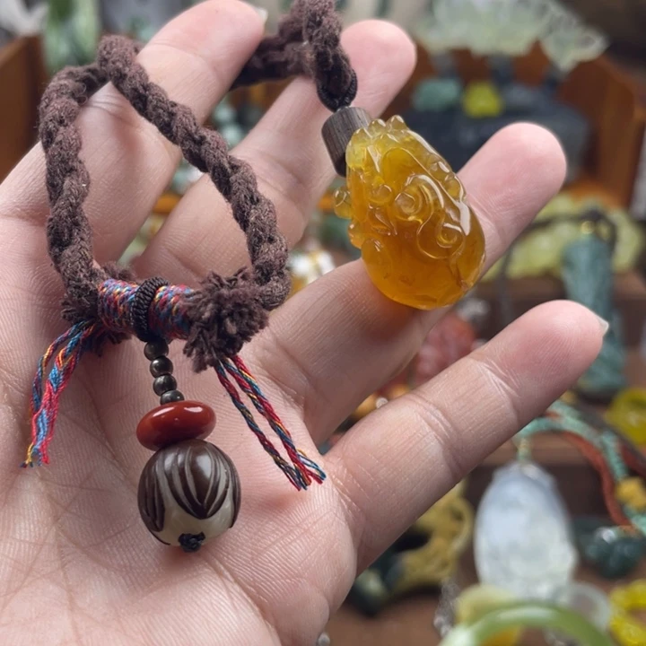 蛇纹石玉未镶嵌吊坠