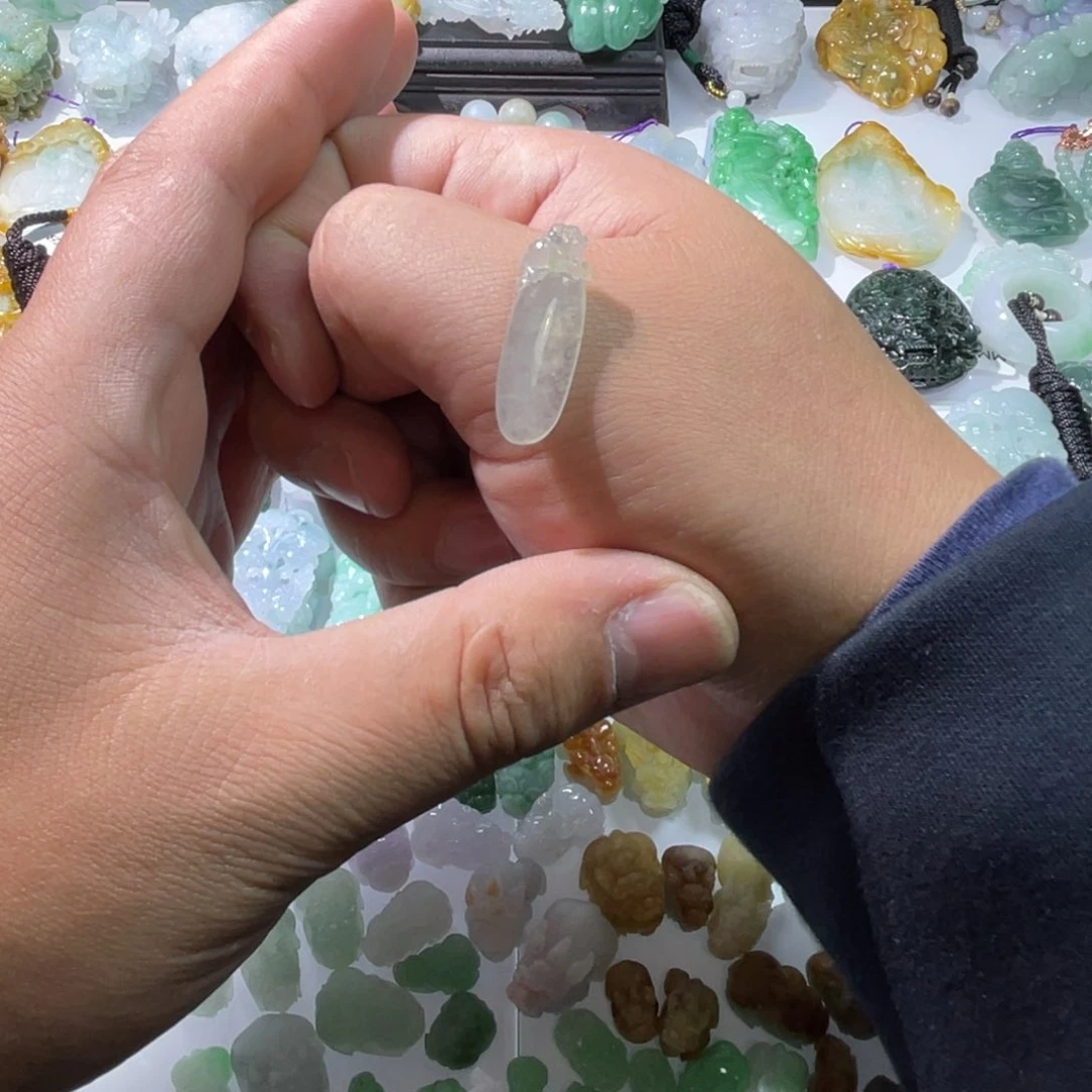 翡翠颈饰未镶嵌天然